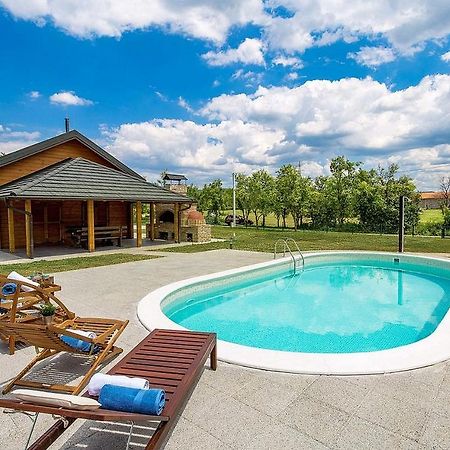 V'S Place - Wooden House With Heated Pool And Outdoor Sauna โอโทชาส ภายนอก รูปภาพ