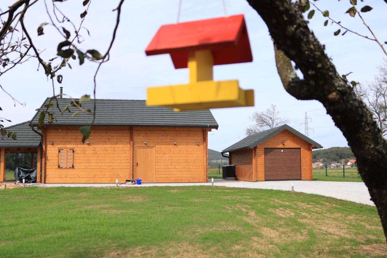 V'S Place - Wooden House With Heated Pool And Outdoor Sauna โอโทชาส ภายนอก รูปภาพ