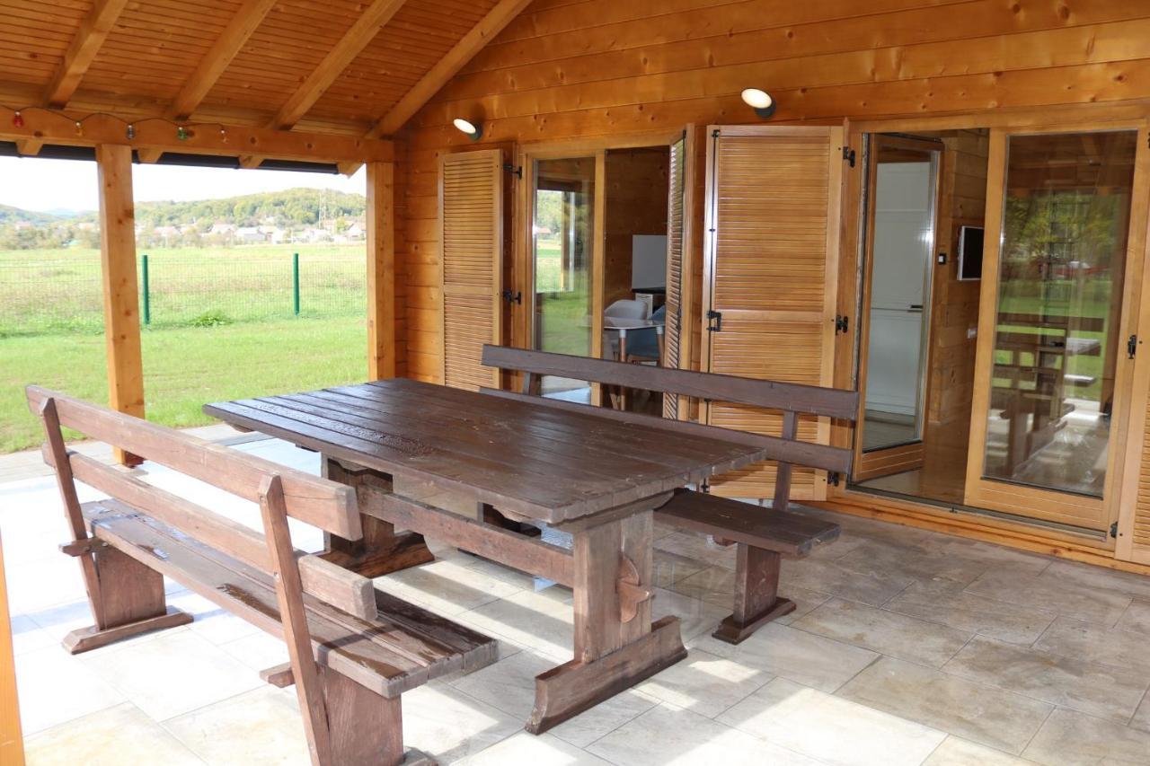 V'S Place - Wooden House With Heated Pool And Outdoor Sauna โอโทชาส ภายนอก รูปภาพ