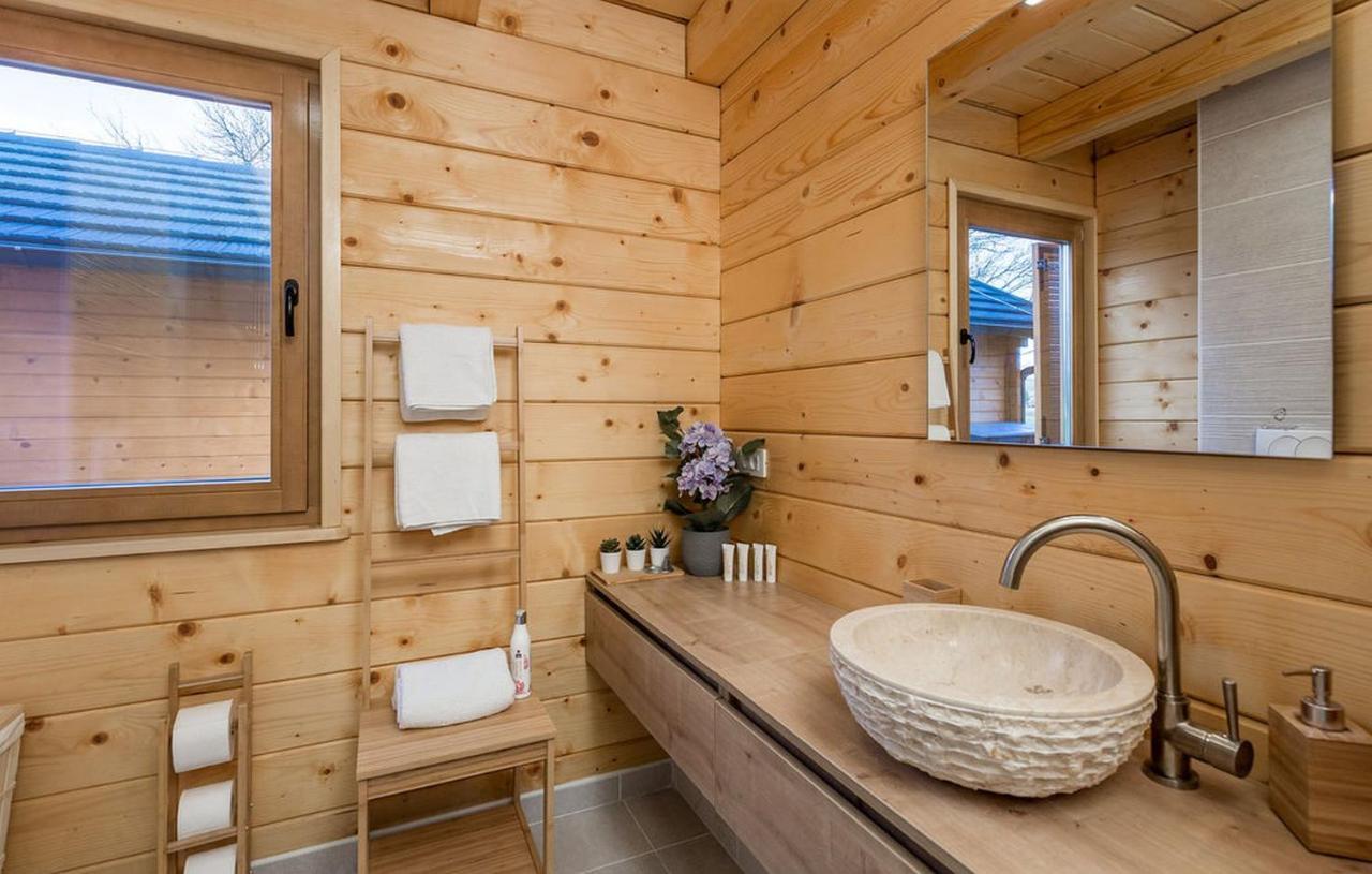 V'S Place - Wooden House With Heated Pool And Outdoor Sauna โอโทชาส ภายนอก รูปภาพ