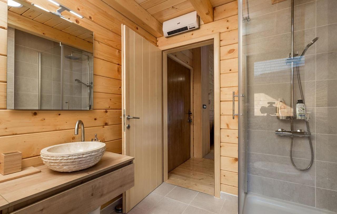 V'S Place - Wooden House With Heated Pool And Outdoor Sauna โอโทชาส ภายนอก รูปภาพ