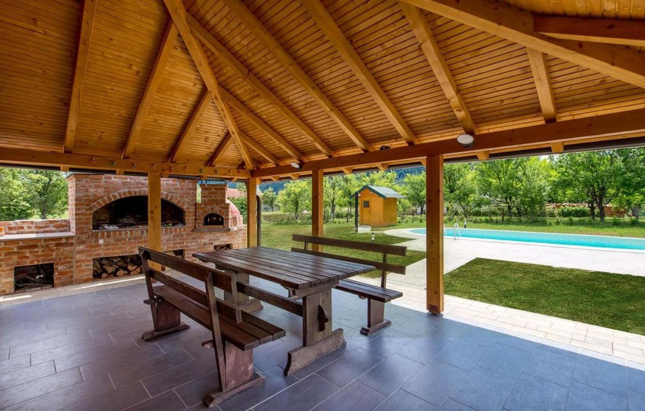 V'S Place - Wooden House With Heated Pool And Outdoor Sauna โอโทชาส ภายนอก รูปภาพ