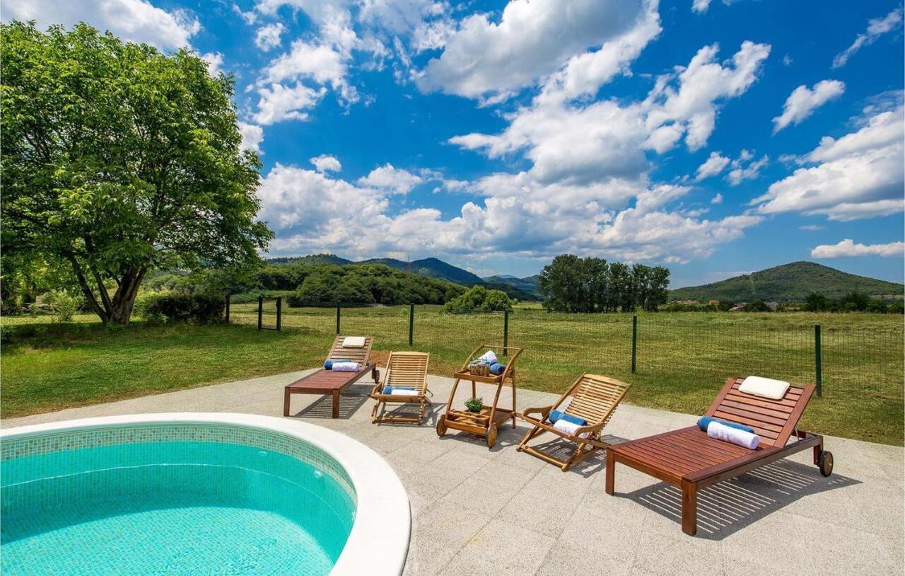 V'S Place - Wooden House With Heated Pool And Outdoor Sauna โอโทชาส ภายนอก รูปภาพ