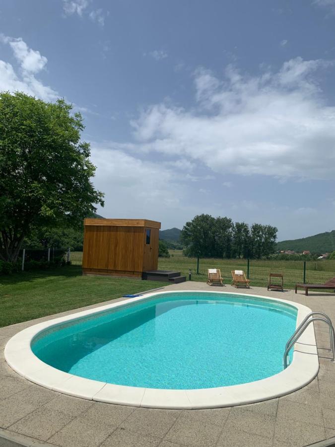 V'S Place - Wooden House With Heated Pool And Outdoor Sauna โอโทชาส ภายนอก รูปภาพ